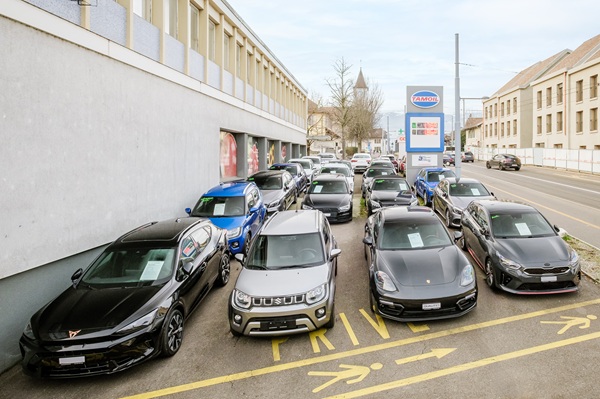 Vue parking voiture du garage